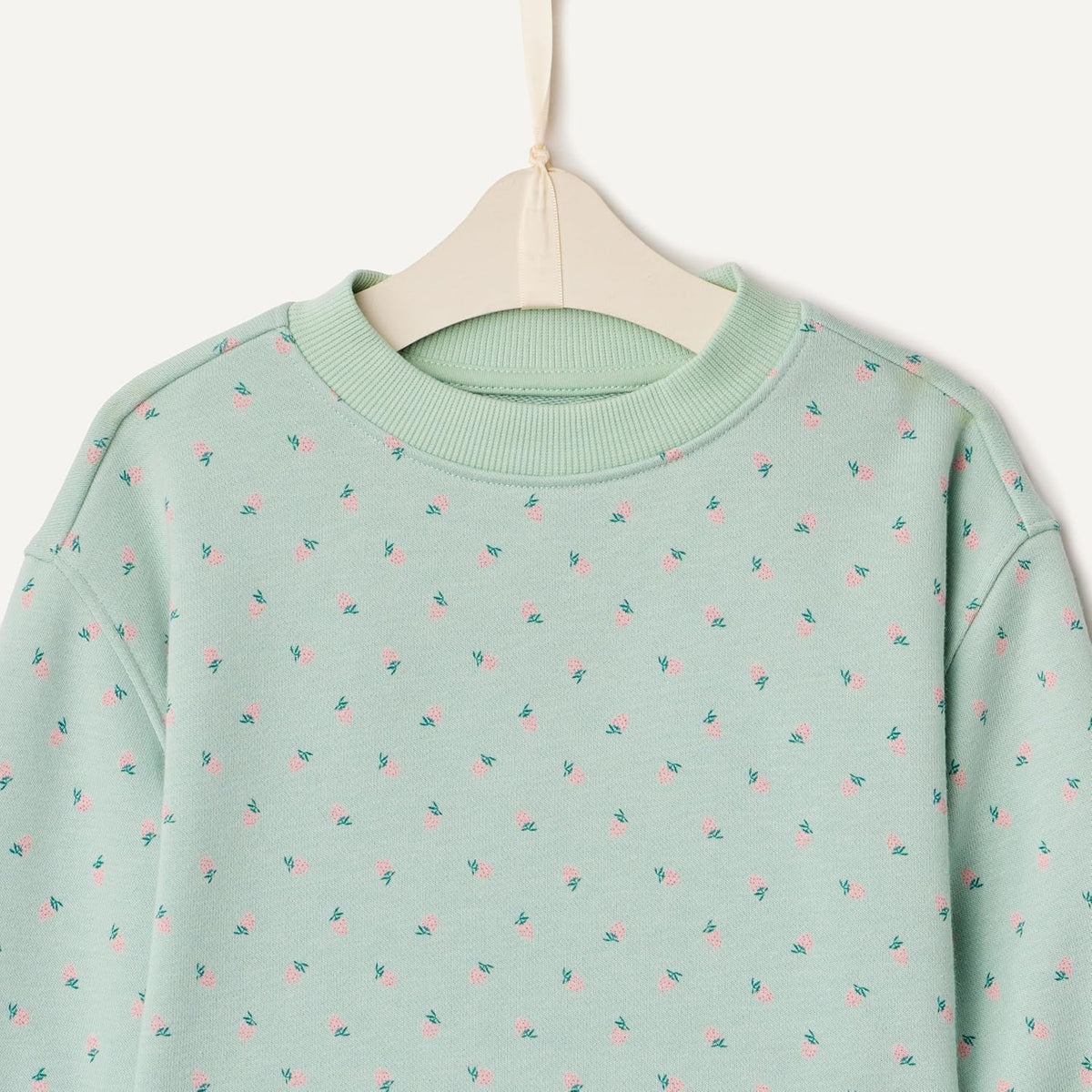 Amazon Essentials x Sofia Grainge Toddlers and Baby Girls' French Terry Sweatshirt Pant and Top Set